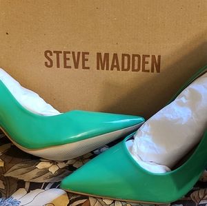 STEVE MADDEN GREEN VALA PUMP 10US